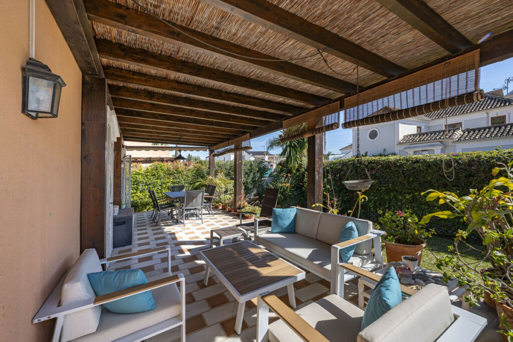 Detached Villa The Golden Mile Málaga - image 2