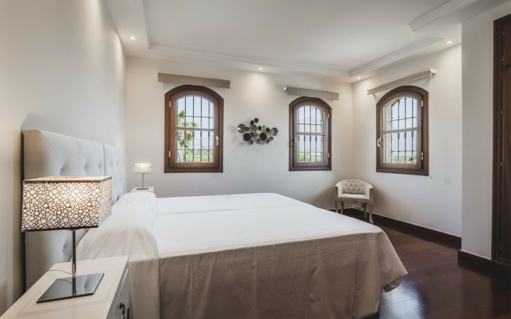 Detached Villa Estepona Málaga - image 21