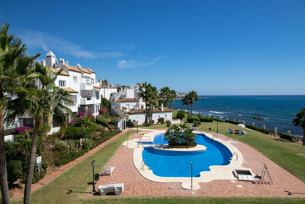 Penthouse Calahonda Málaga - image 21