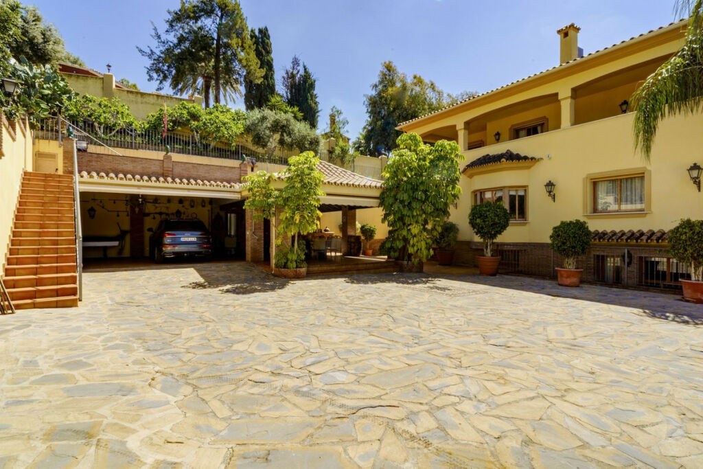 Detached Villa Benahavís Málaga - image 21