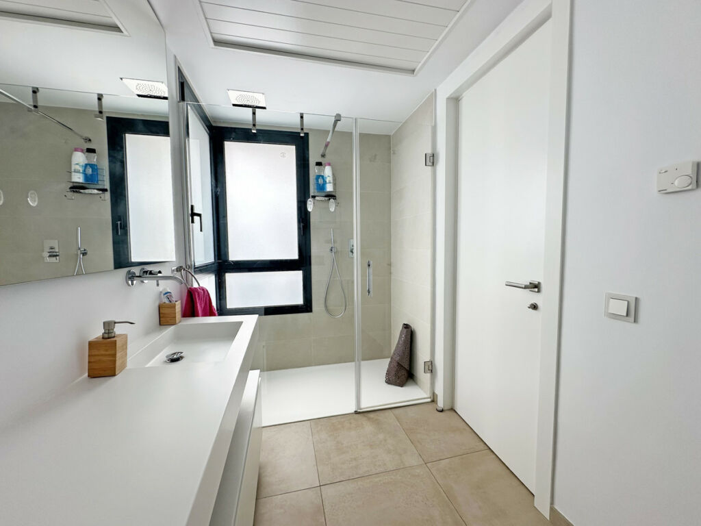 Middle Floor Apartment Estepona Málaga - image 19