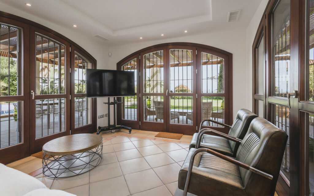 Detached Villa Estepona Málaga - image 22
