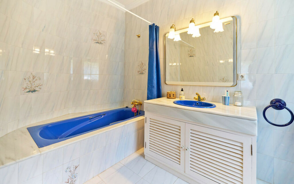 Detached Villa Estepona Málaga - image 21