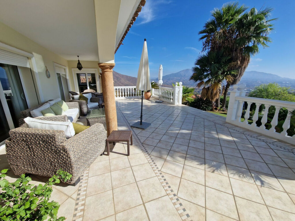Detached Villa La Mairena Málaga - image 21