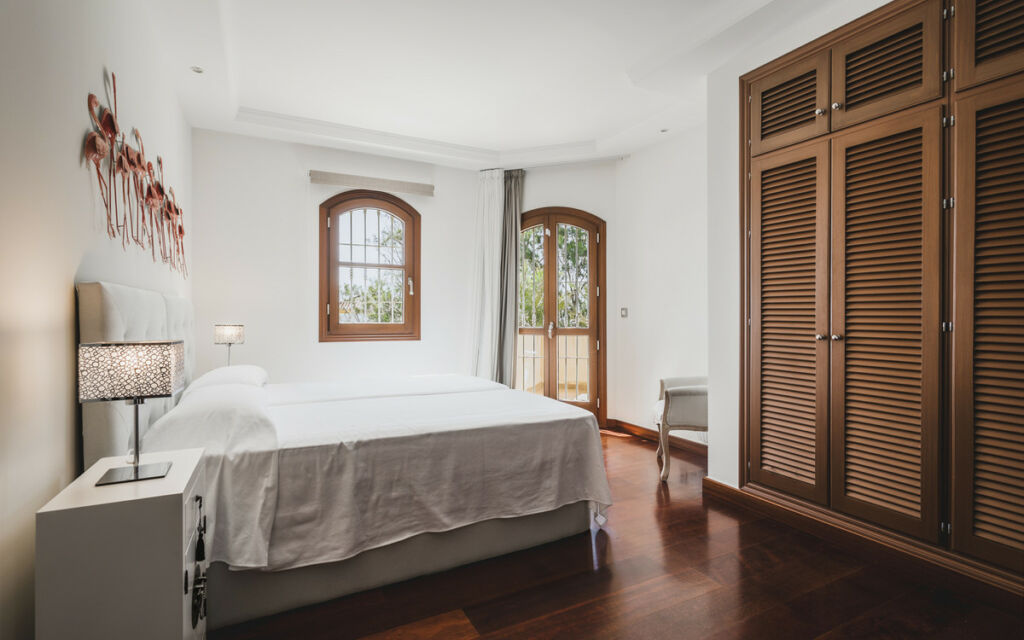 Detached Villa Estepona Málaga - image 23