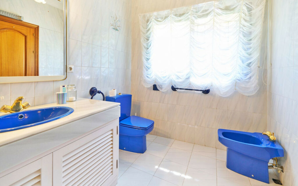 Detached Villa Estepona Málaga - image 22