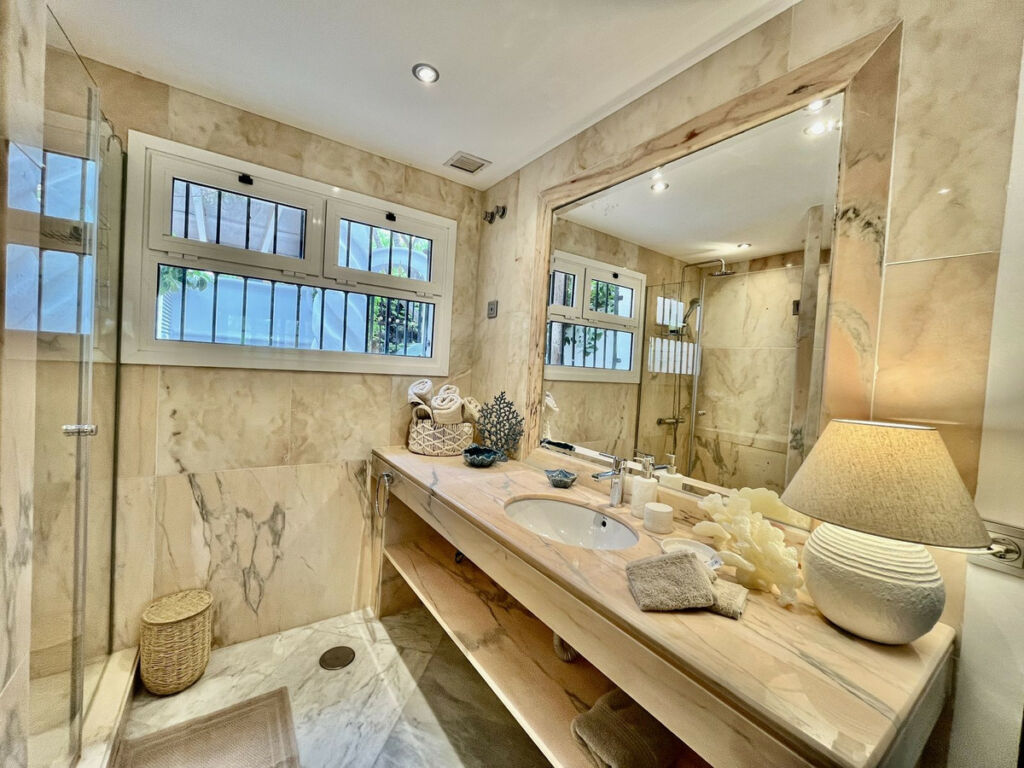 Townhouse Bahía de Marbella Málaga - image 22