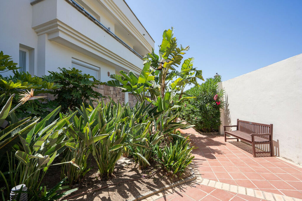 Middle Floor Apartment New Golden Mile Málaga - image 22
