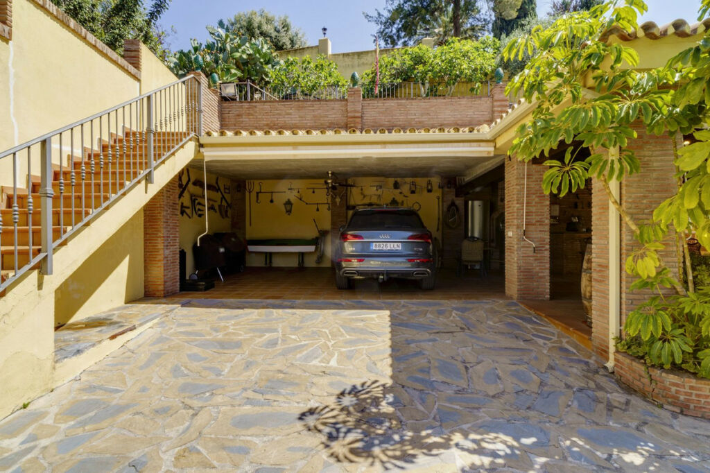 Detached Villa Benahavís Málaga - image 22