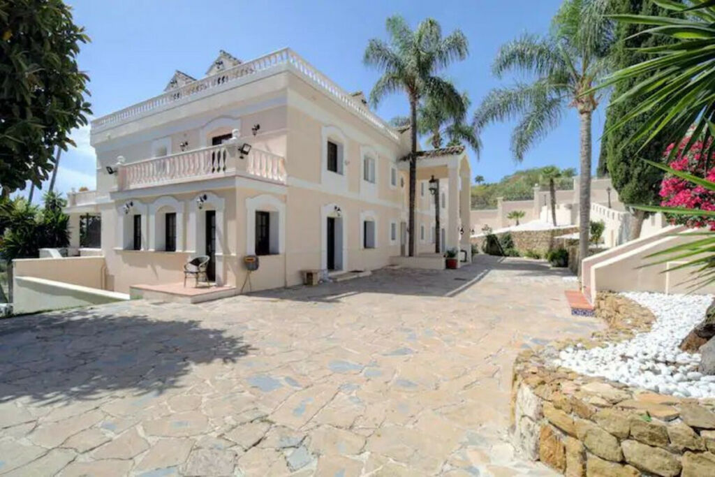 Detached Villa Benahavís Málaga - image 23
