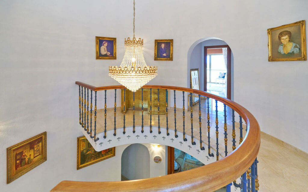 Detached Villa Estepona Málaga - image 24