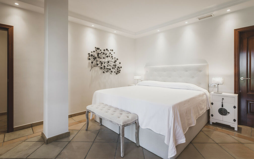 Detached Villa Estepona Málaga - image 25