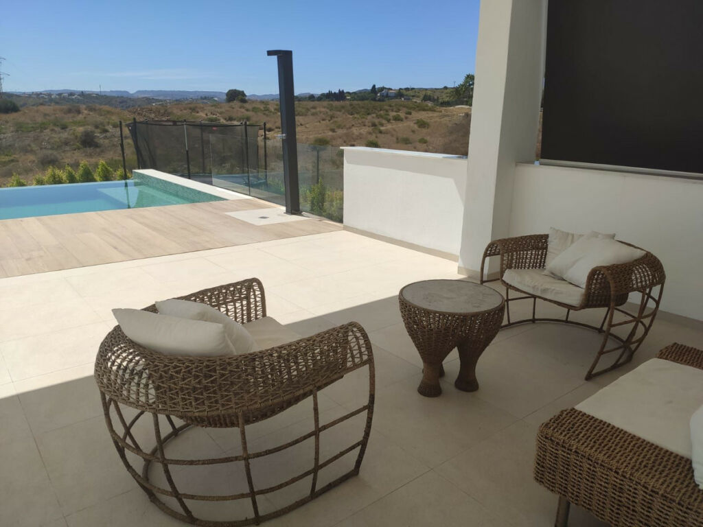 Detached Villa Estepona Málaga - image 24