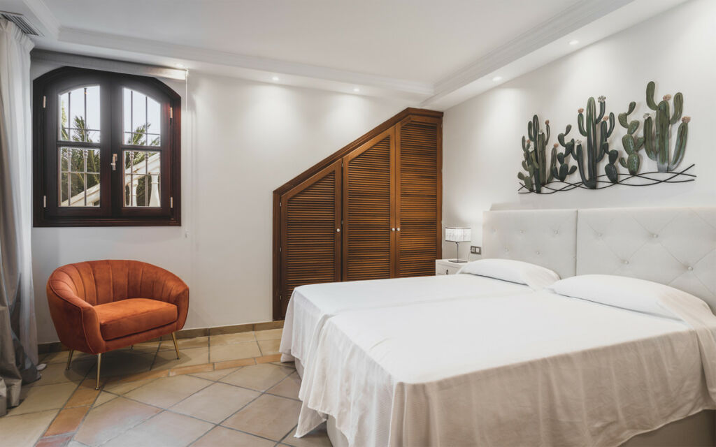 Detached Villa Estepona Málaga - image 26