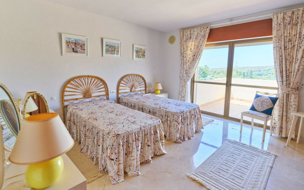 Detached Villa Estepona Málaga - image 25