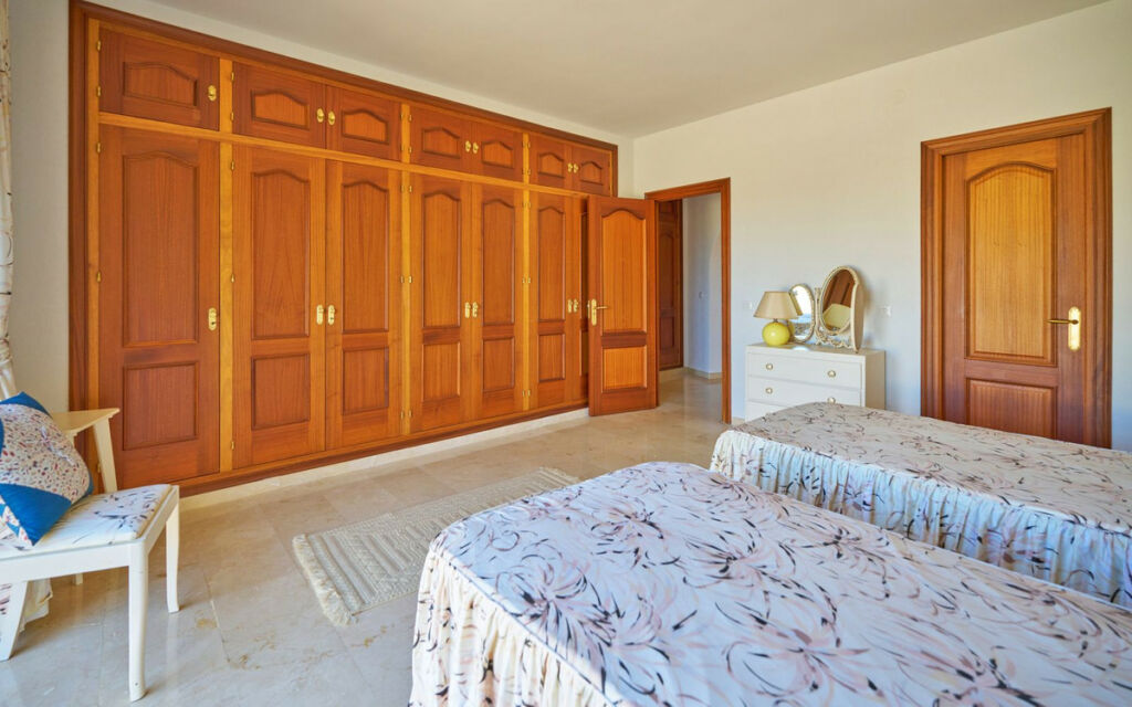 Detached Villa Estepona Málaga - image 26