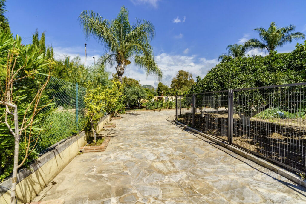 Detached Villa Benahavís Málaga - image 26