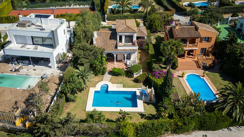 Detached Villa Marbesa Málaga - image 2
