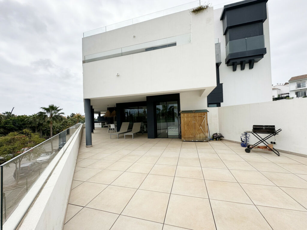 Middle Floor Apartment Estepona Málaga - image 25