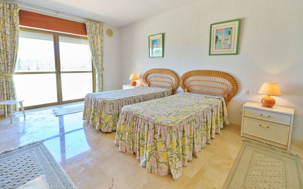 Detached Villa Estepona Málaga - image 28