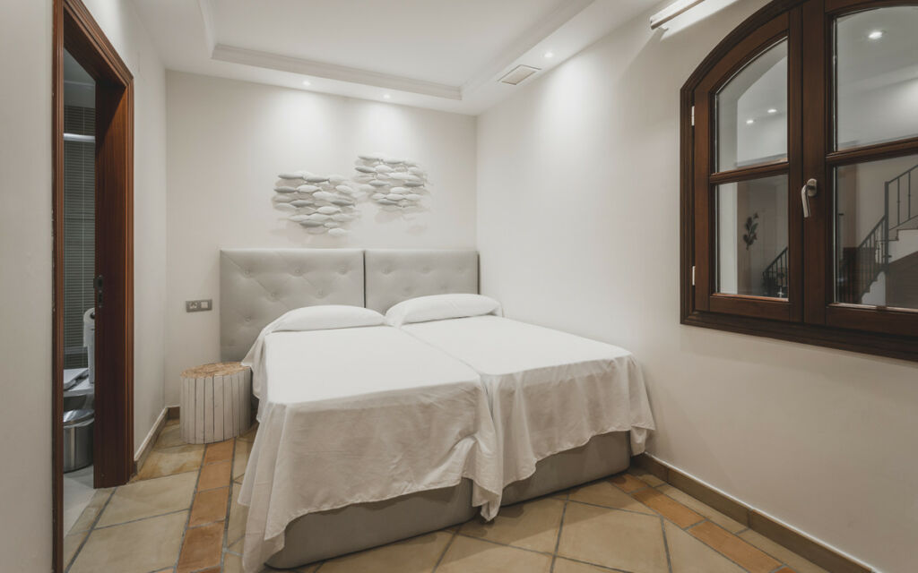 Detached Villa Estepona Málaga - image 29