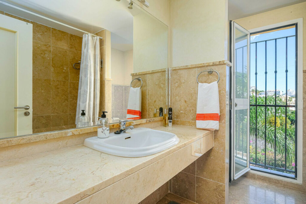 Semi-Detached House Riviera del Sol Málaga - image 27