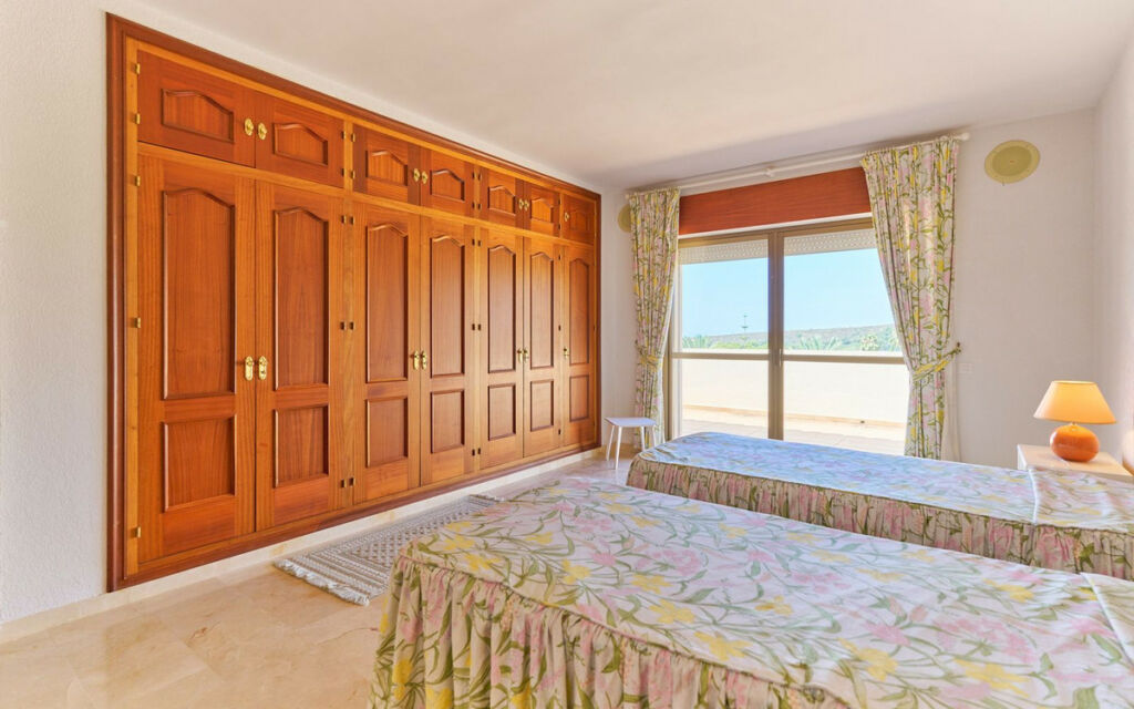 Detached Villa Estepona Málaga - image 29