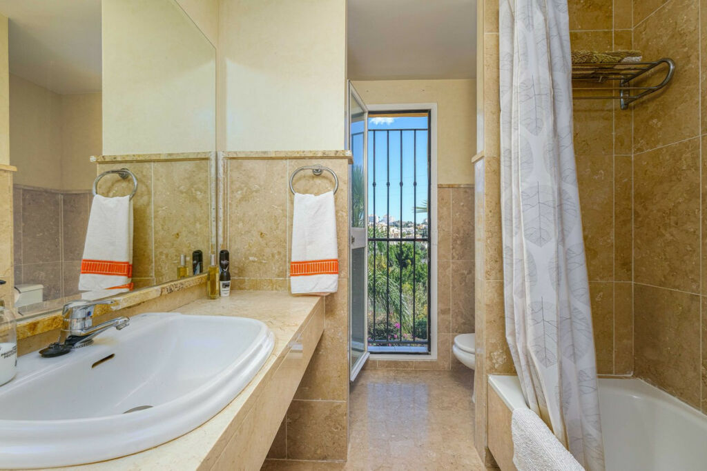 Semi-Detached House Riviera del Sol Málaga - image 28