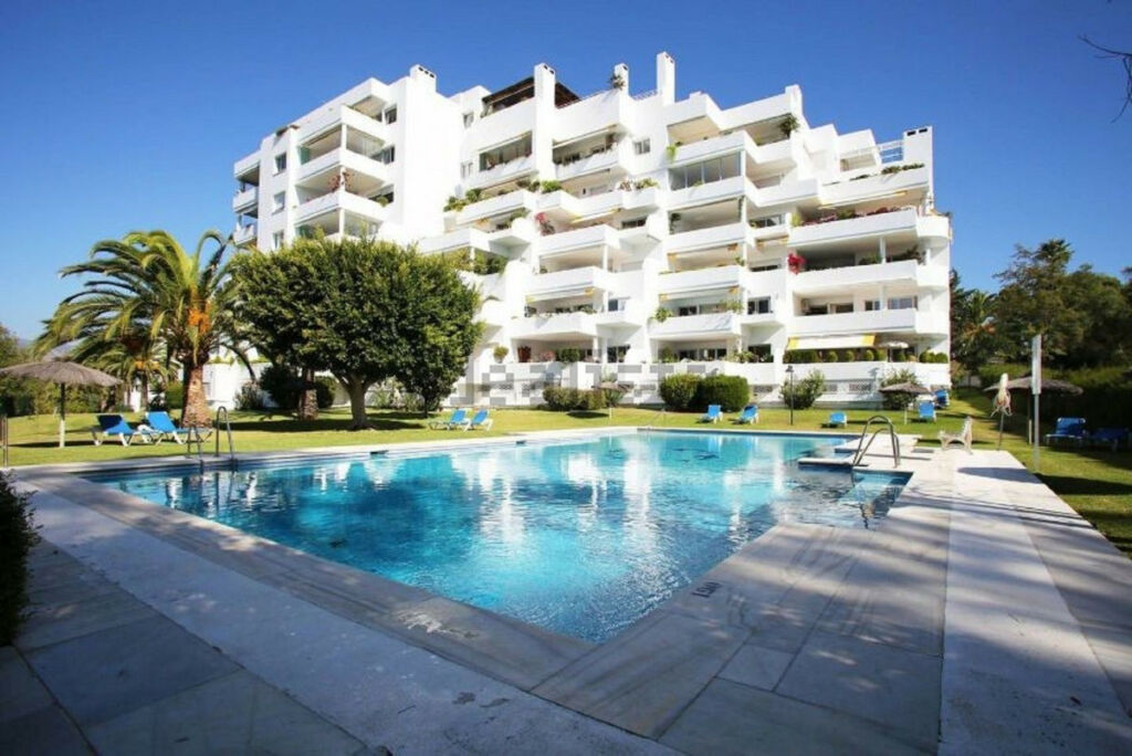 Middle Floor Apartment Guadalmina Alta Málaga