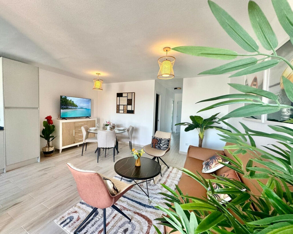 Middle Floor Apartment Calahonda Málaga - image 3