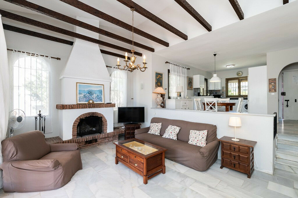 Detached Villa Marbesa Málaga - image 4