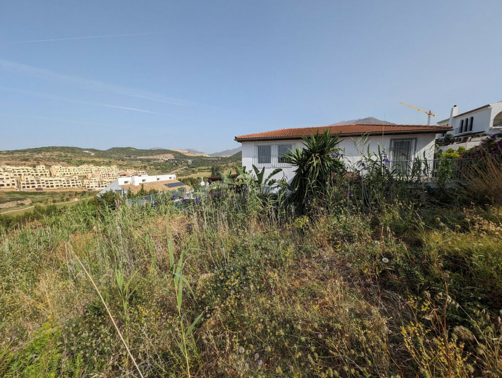 Detached Villa Estepona Málaga - image 4