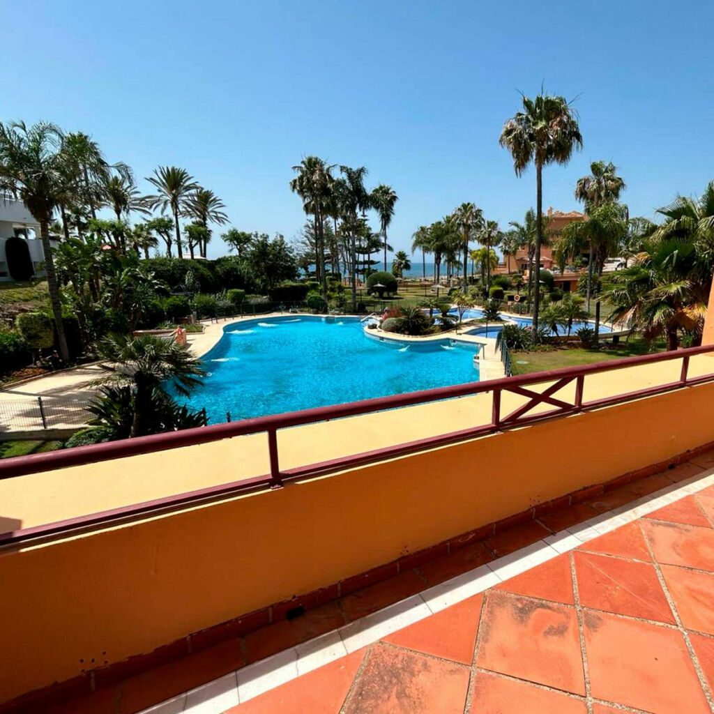 Townhouse Estepona Málaga - image 3