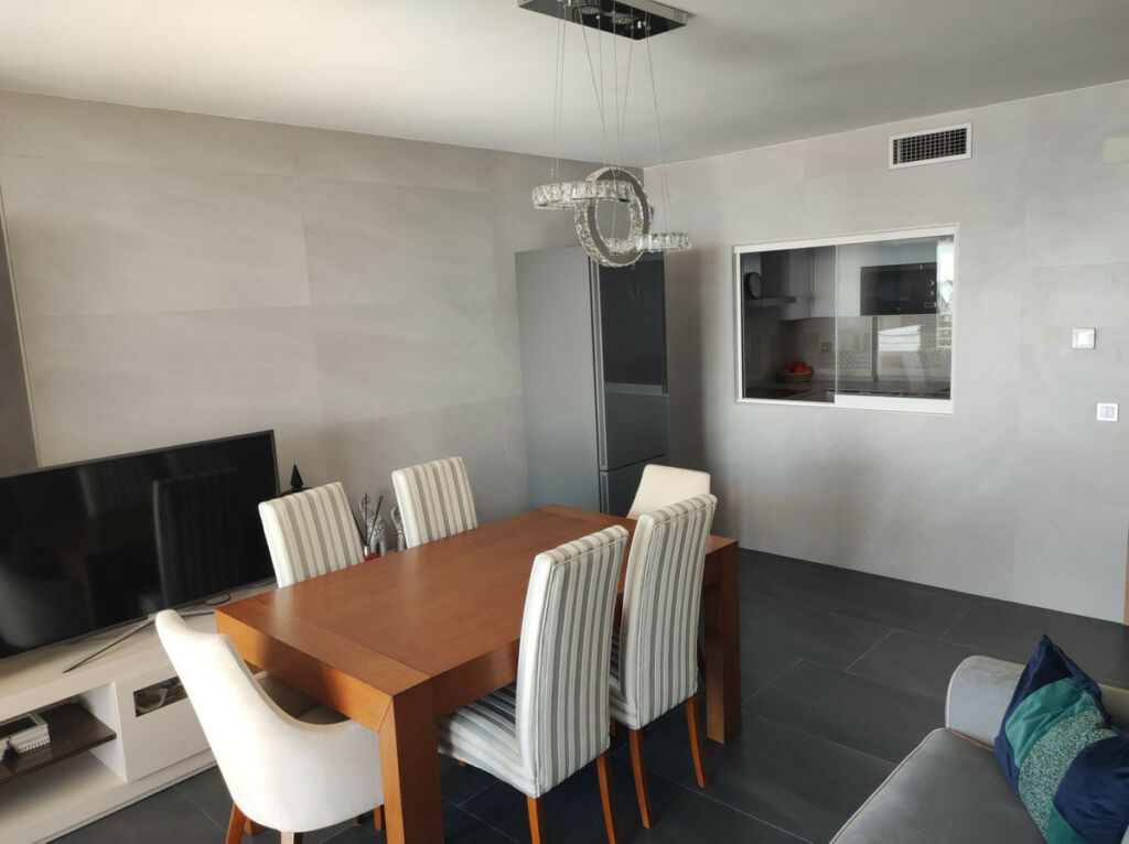 Middle Floor Apartment Fuengirola Málaga - image 4