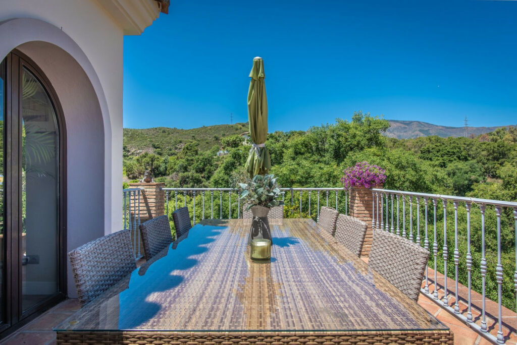Detached Villa Estepona Málaga - image 16