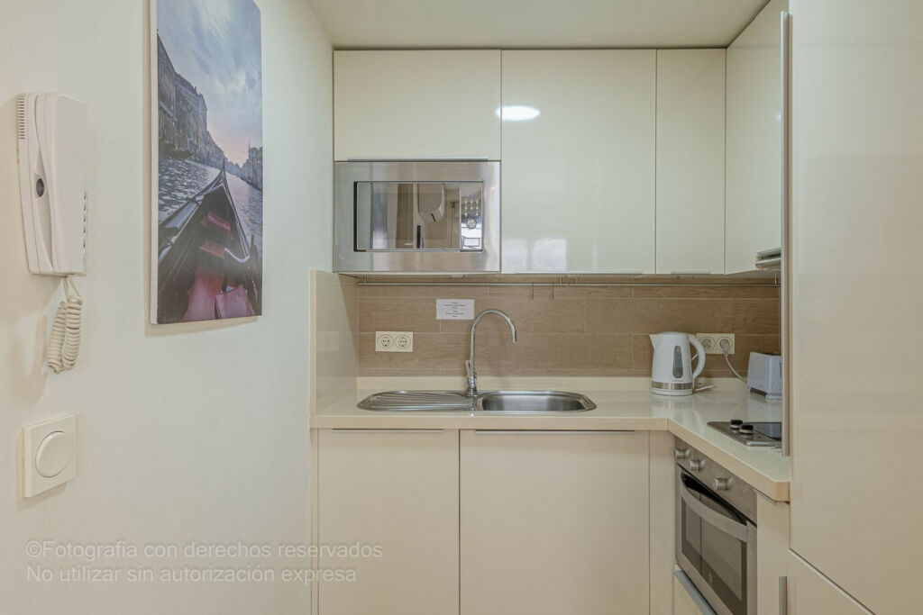Middle Floor Apartment Estepona Málaga - image 3