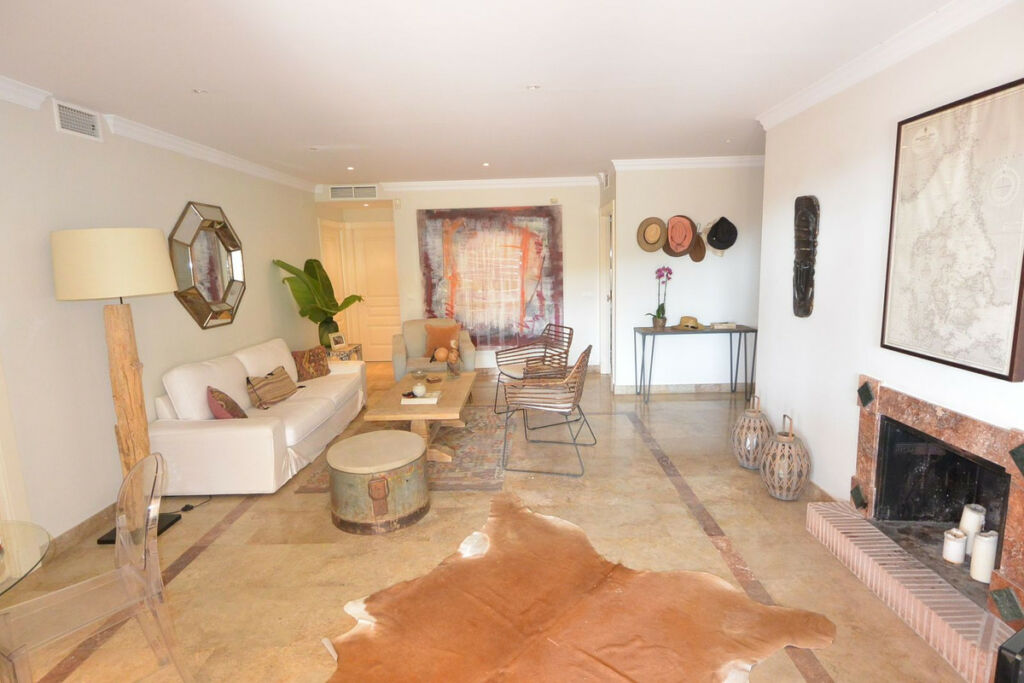 Middle Floor Apartment The Golden Mile Málaga - image 3
