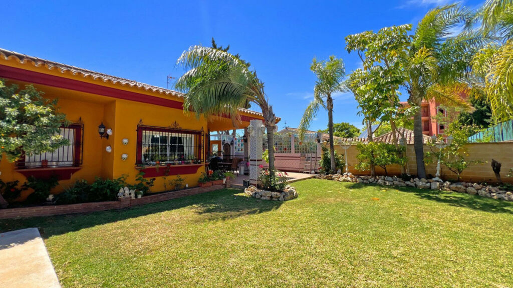 Detached Villa Reserva de Marbella Málaga - image 3