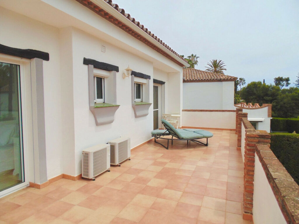 Detached Villa Calahonda Málaga - image 3