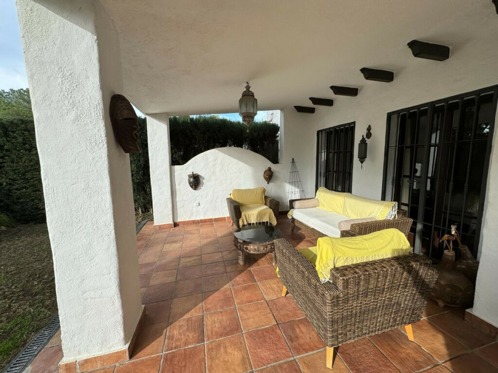 Townhouse Aloha Málaga - image 3