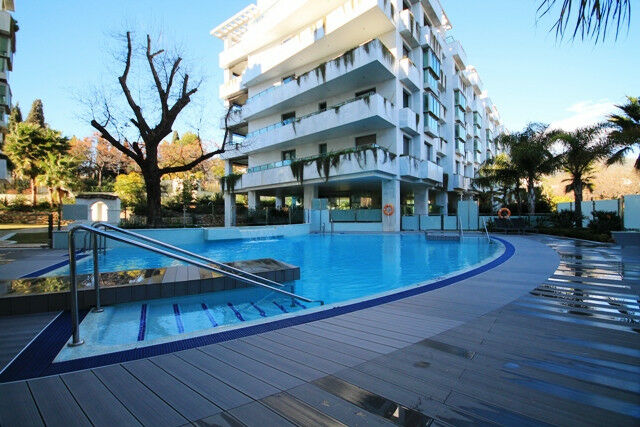Middle Floor Apartment Marbella Málaga - image 3