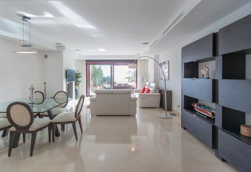 Middle Floor Apartment Puerto Banús Málaga - image 3