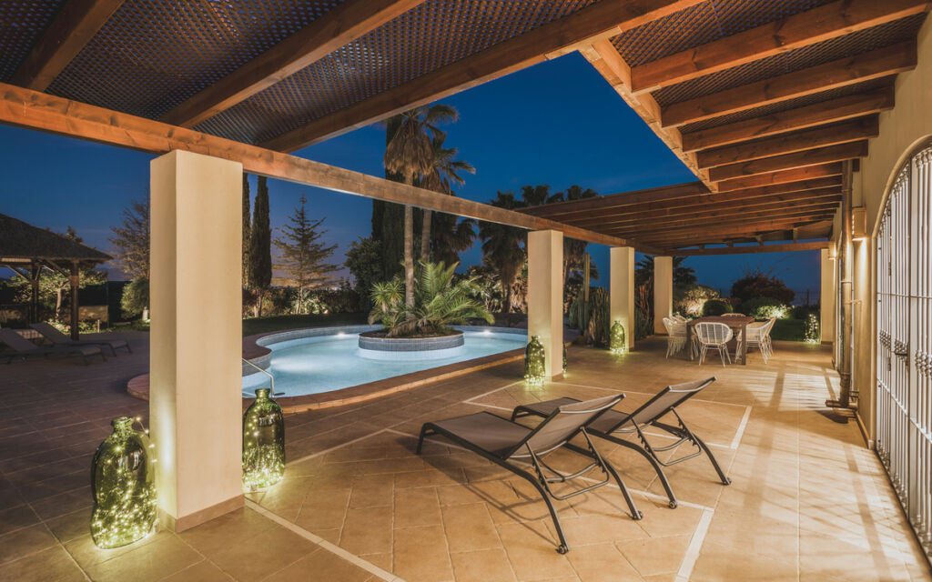 Detached Villa Estepona Málaga - image 4
