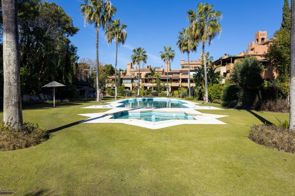 Penthouse Guadalmina Baja Málaga - image 30