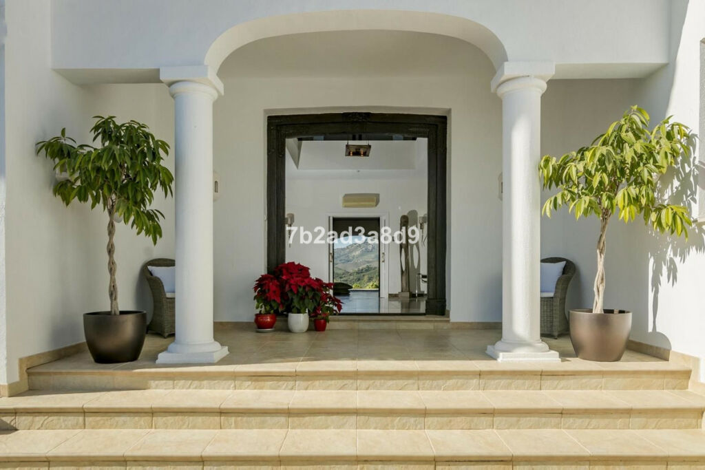Detached Villa Benahavís Málaga - image 30