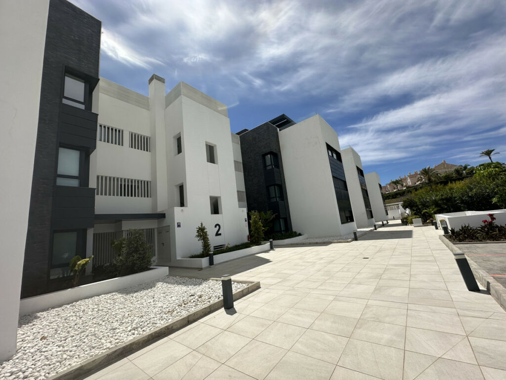 Middle Floor Apartment Estepona Málaga - image 29