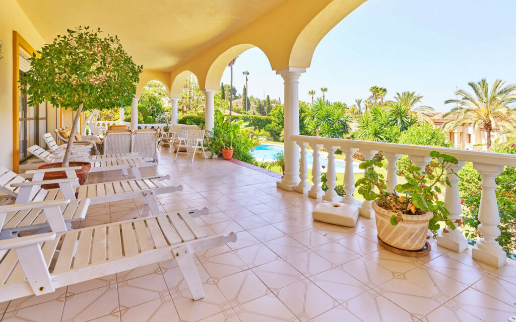 Detached Villa Estepona Málaga - image 32