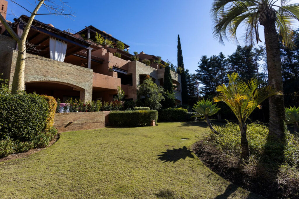 Penthouse Guadalmina Baja Málaga - image 32