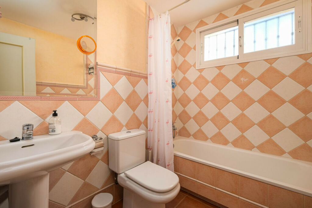 Semi-Detached House Riviera del Sol Málaga - image 32