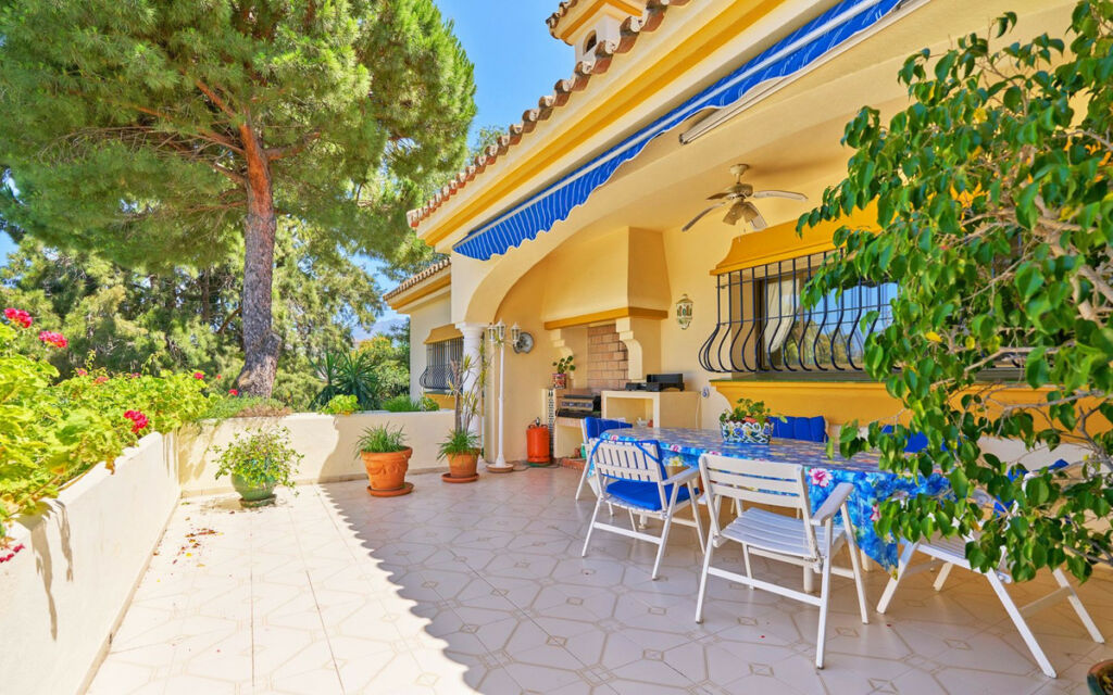 Detached Villa Estepona Málaga - image 33